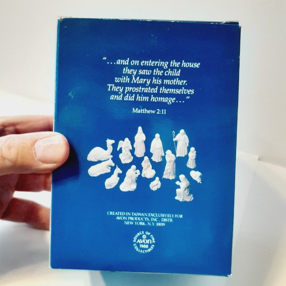 Vintage Avon Nativity Collectibles The Innkeeper 1988 Original Box - Picture 4 of 9